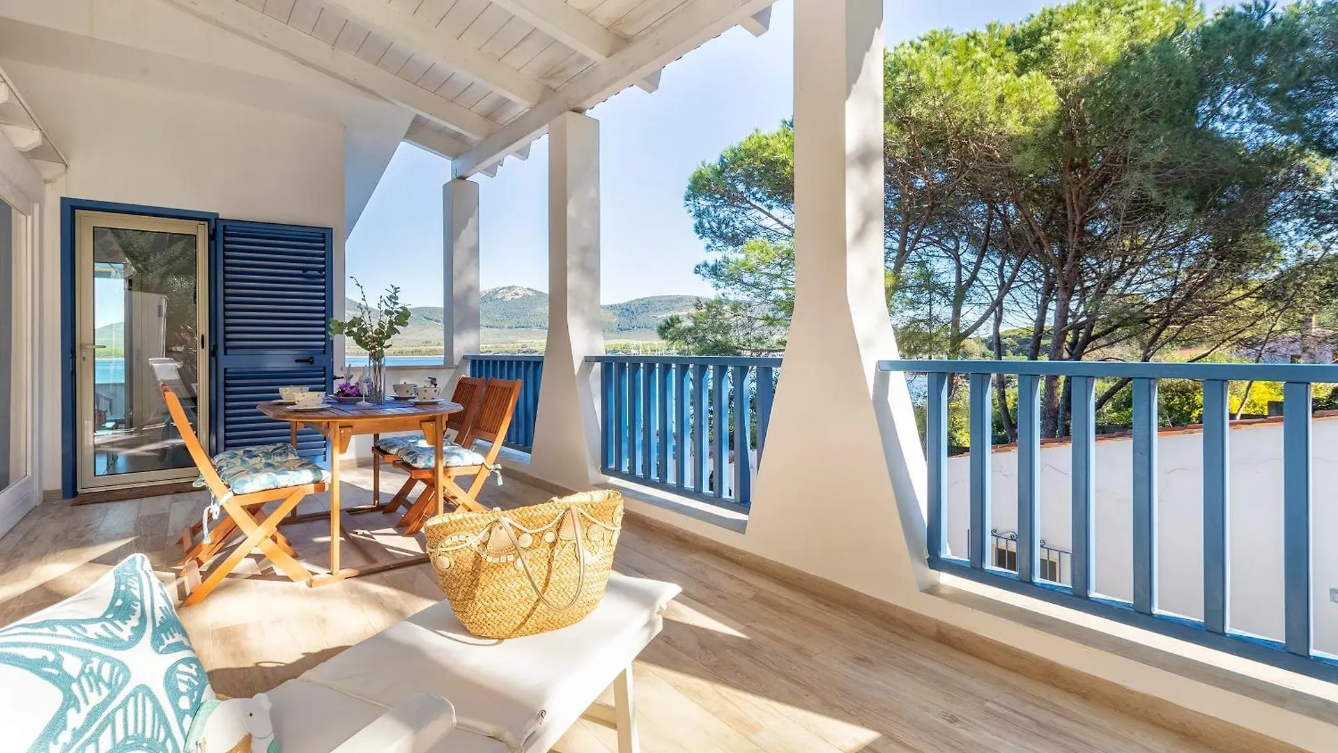 Sardinia Re - Porto Conte Bay Terrace Apartment