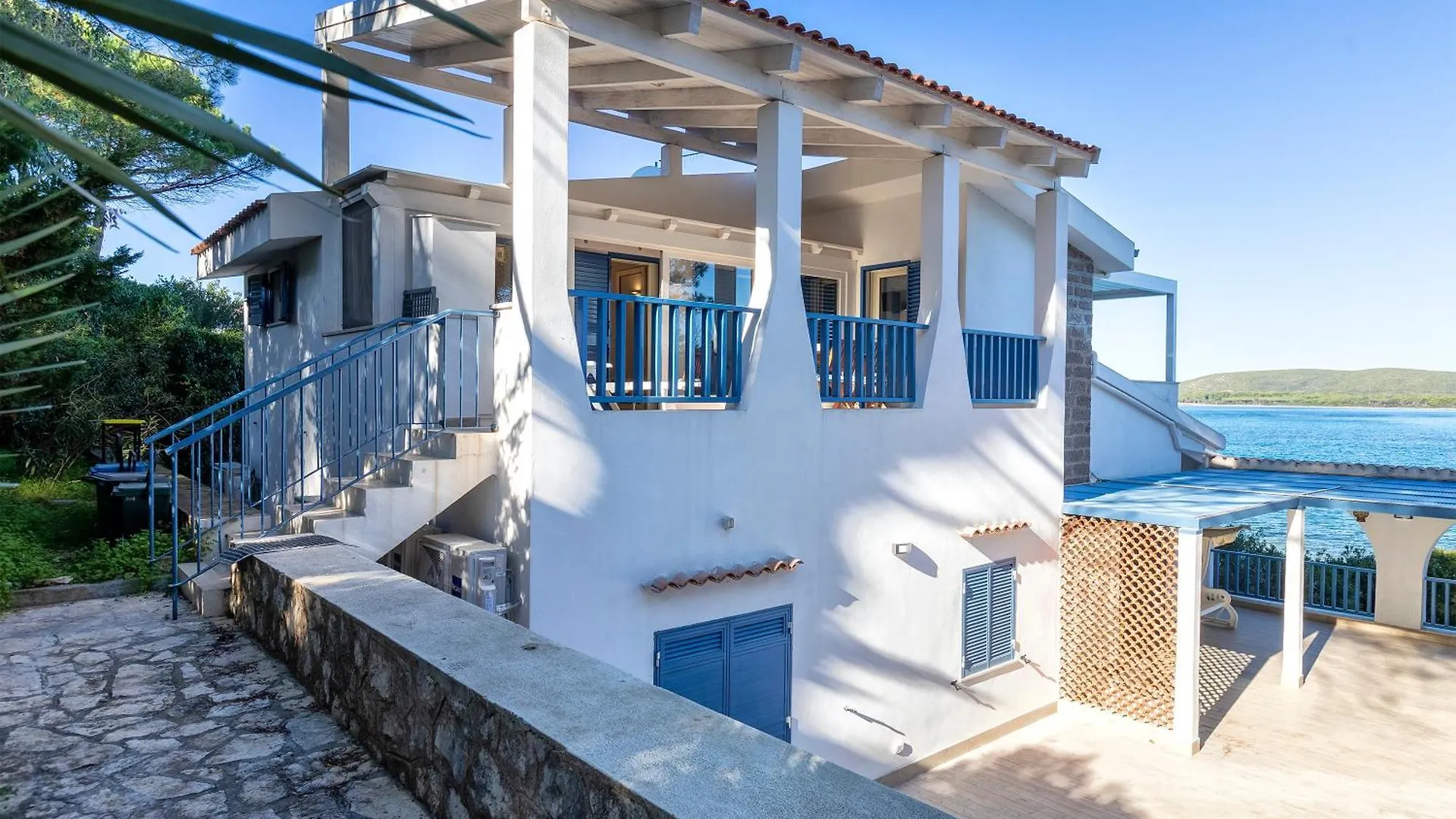 Sardinia Re - Porto Conte Bay Terrace contacts